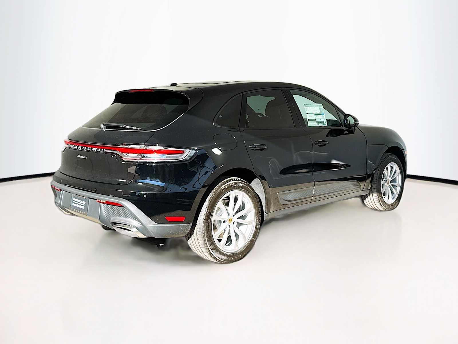 Thumbnail: 2026 Porsche Macan - 9