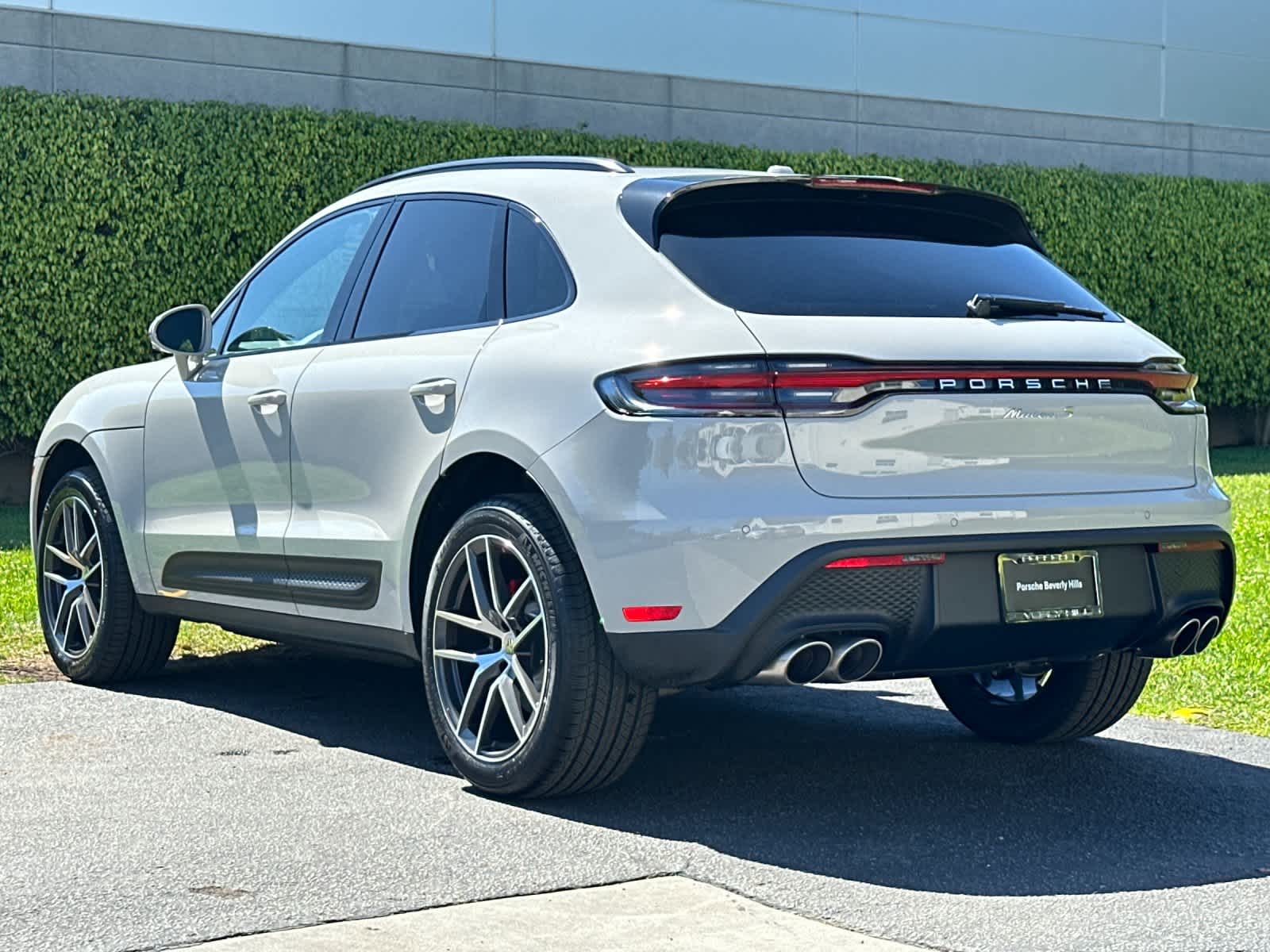 Thumbnail: 2026 Porsche Macan - 3