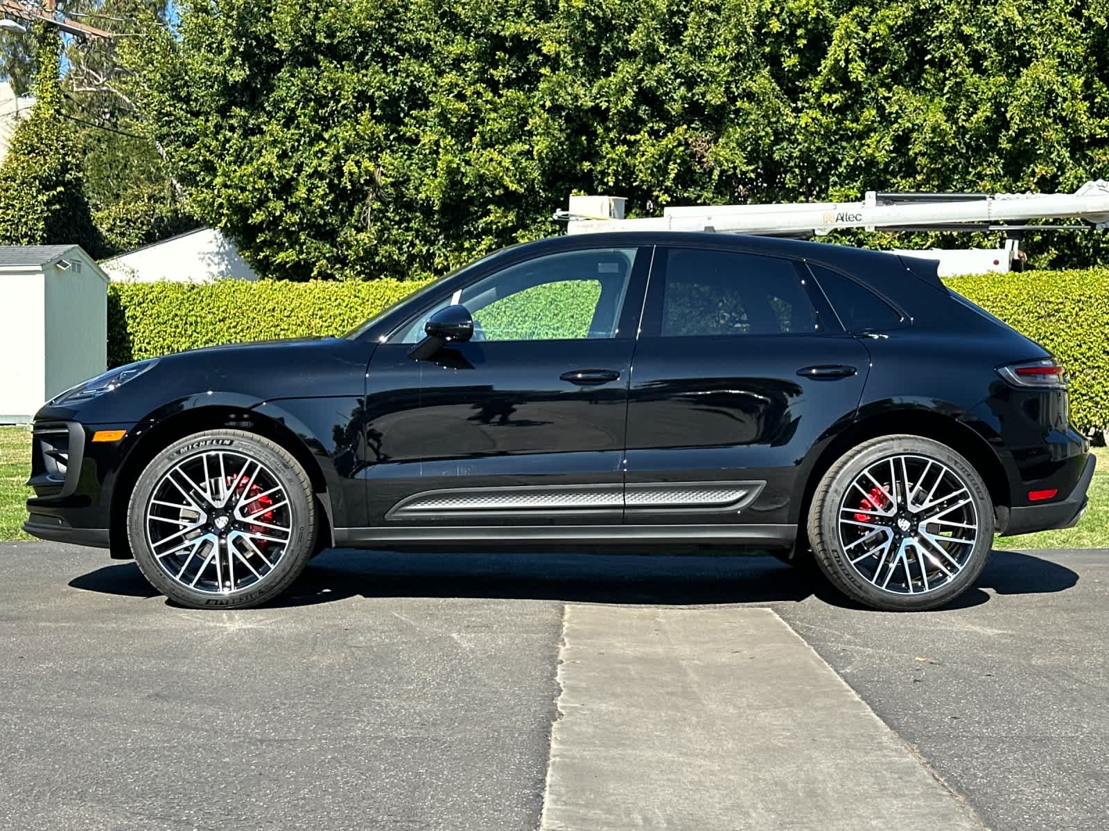 Thumbnail: 2026 Porsche Macan - 2
