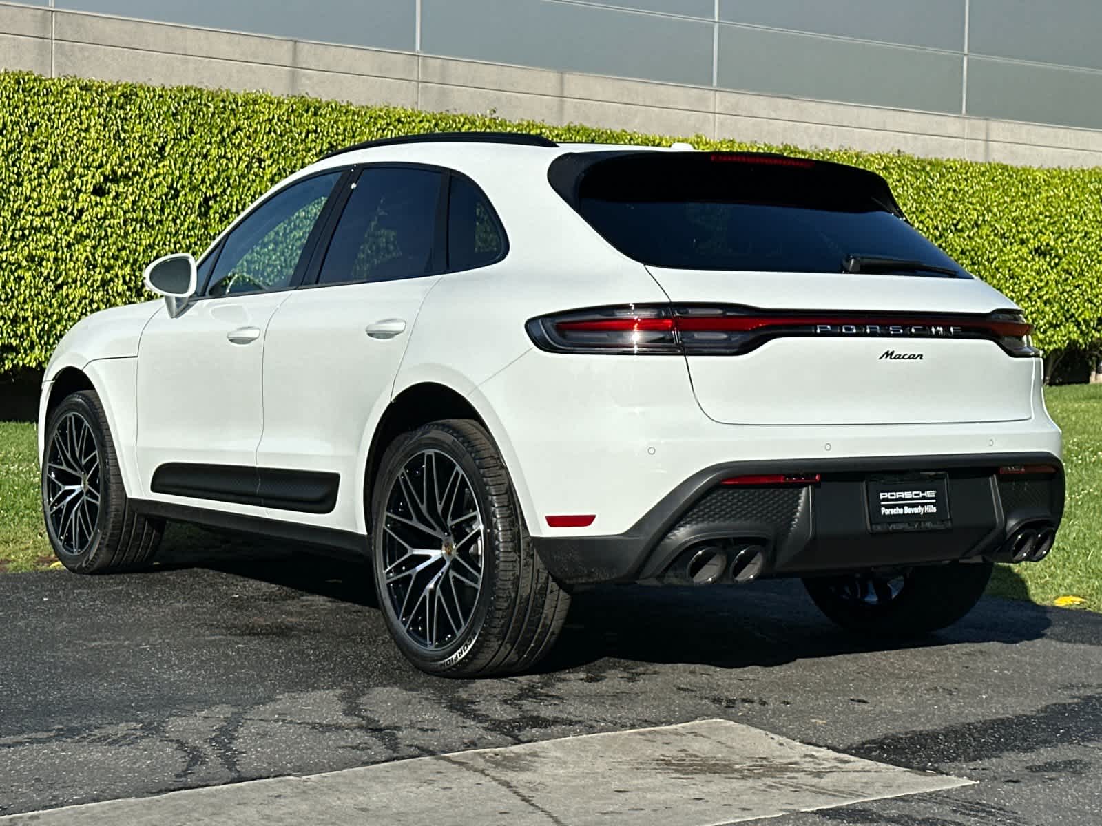Thumbnail: 2026 Porsche Macan - 3