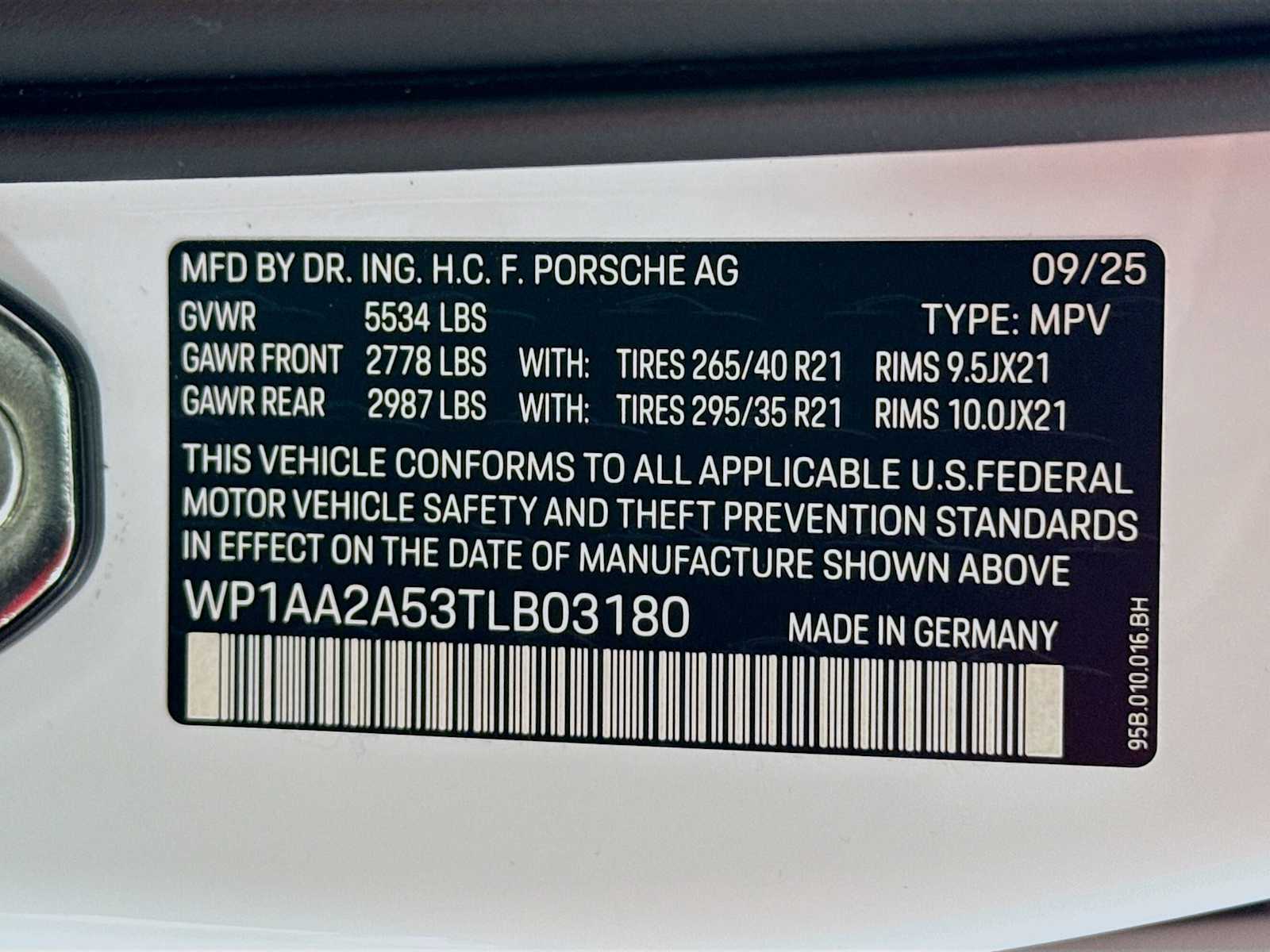 Thumbnail: 2026 Porsche Macan - 25