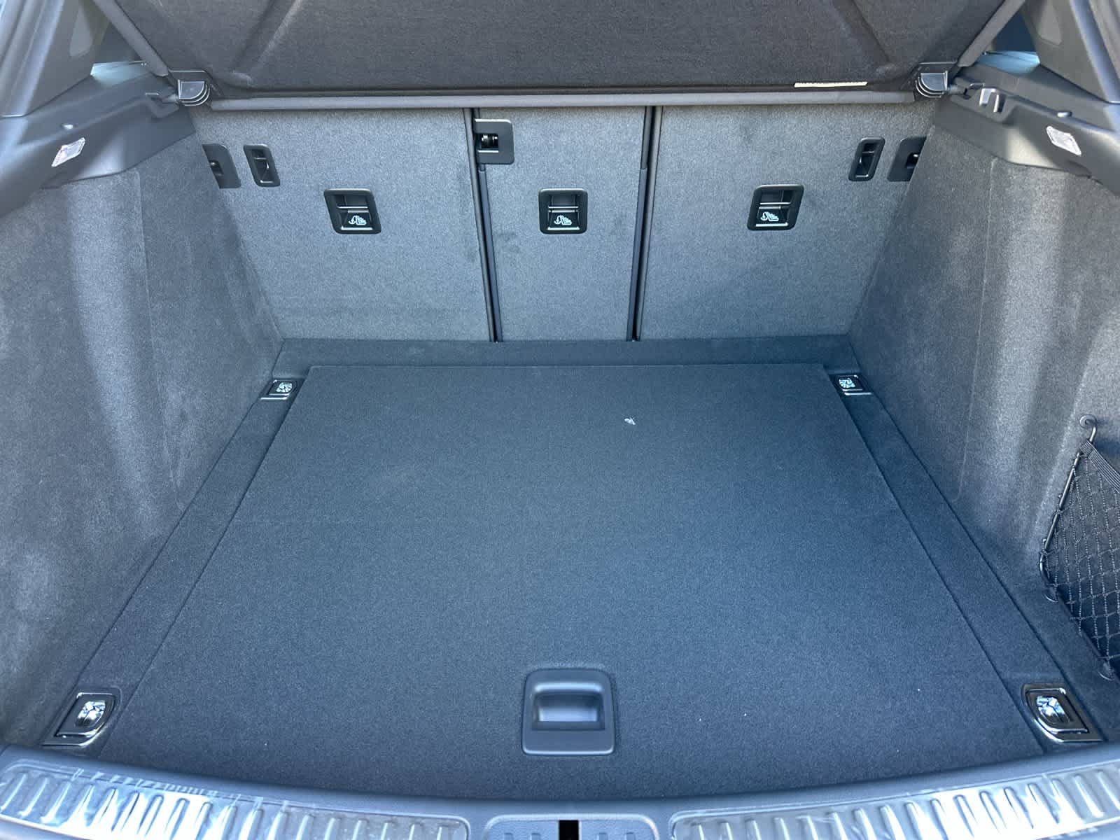 Thumbnail: 2026 Porsche Macan - 16