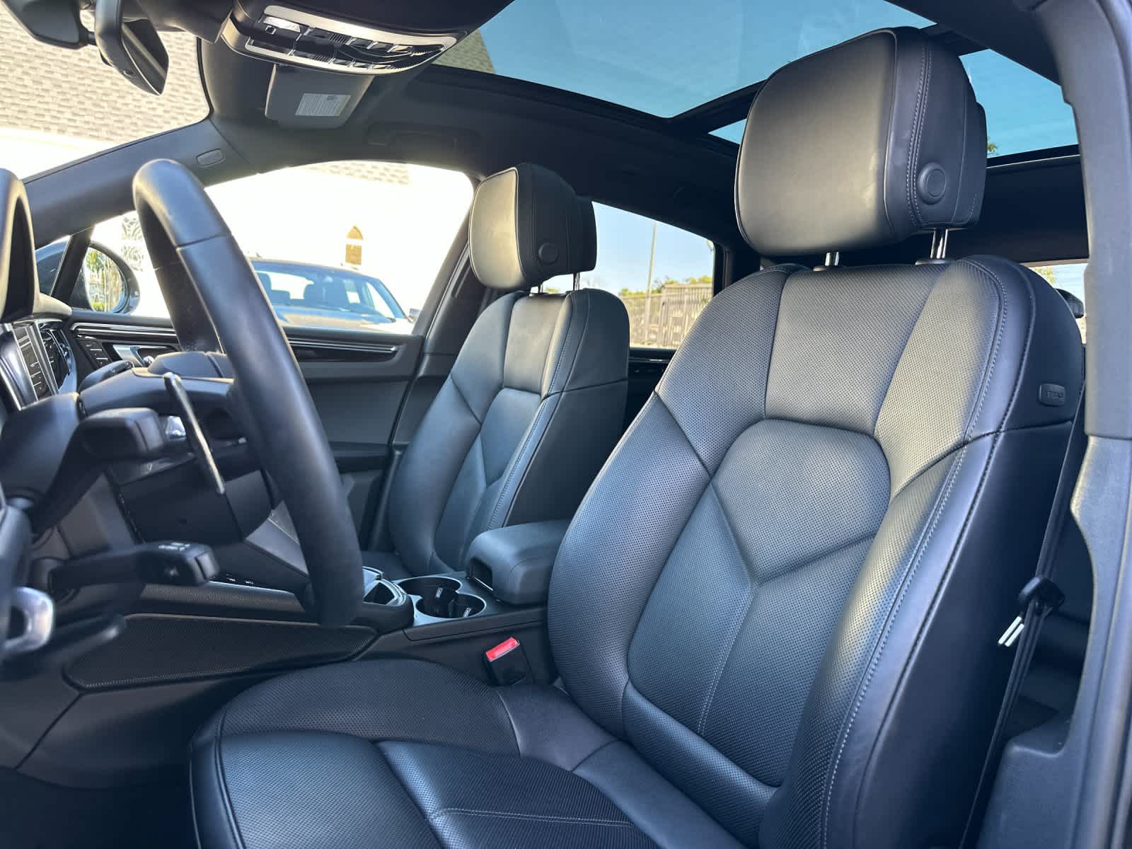 Thumbnail: 2025 Porsche Macan - 5