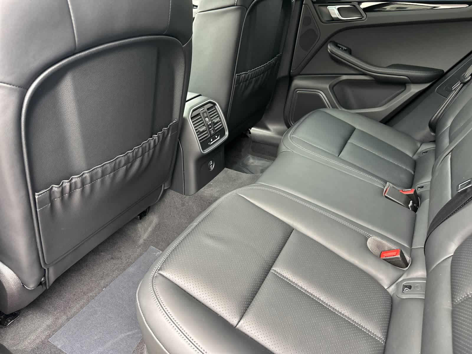 Thumbnail: 2026 Porsche Macan - 13