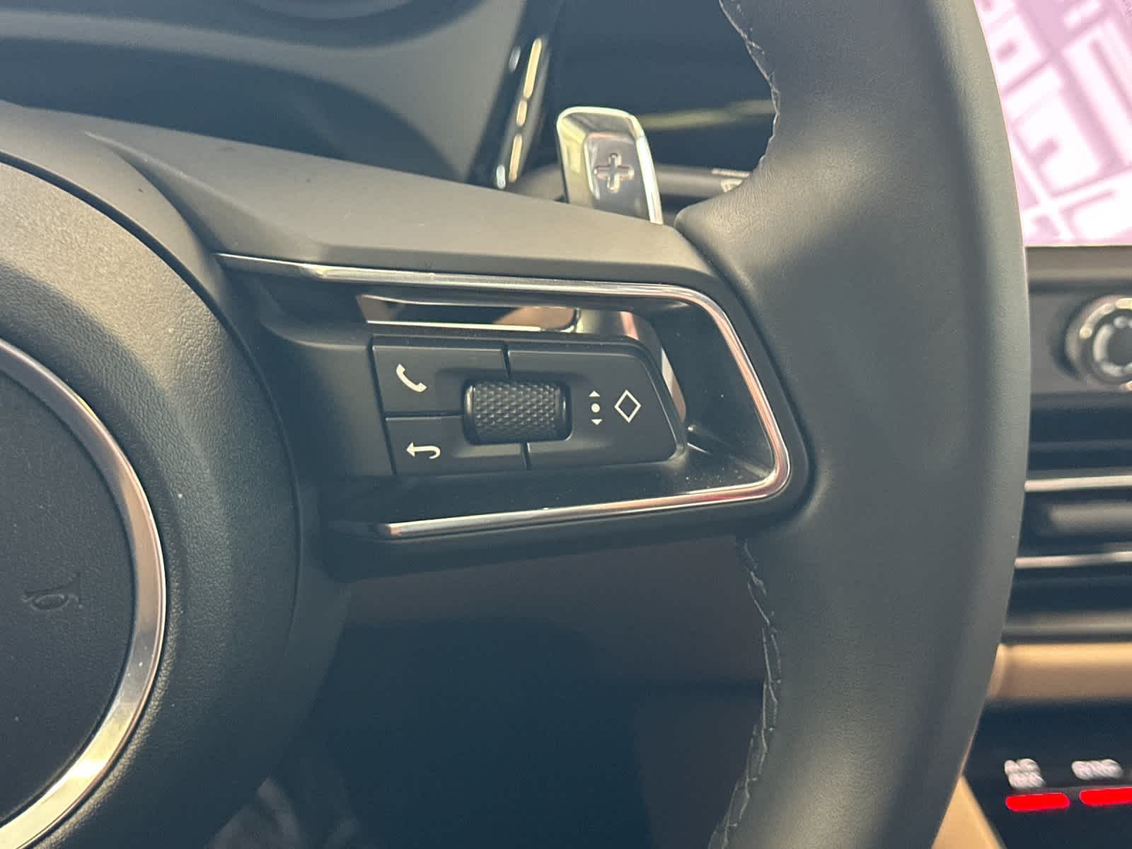 Thumbnail: 2025 Porsche Macan - 27