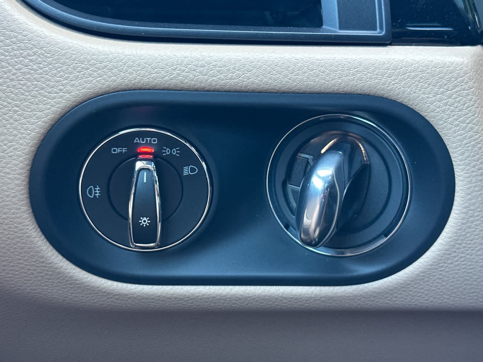 Thumbnail: 2026 Porsche Macan - 29