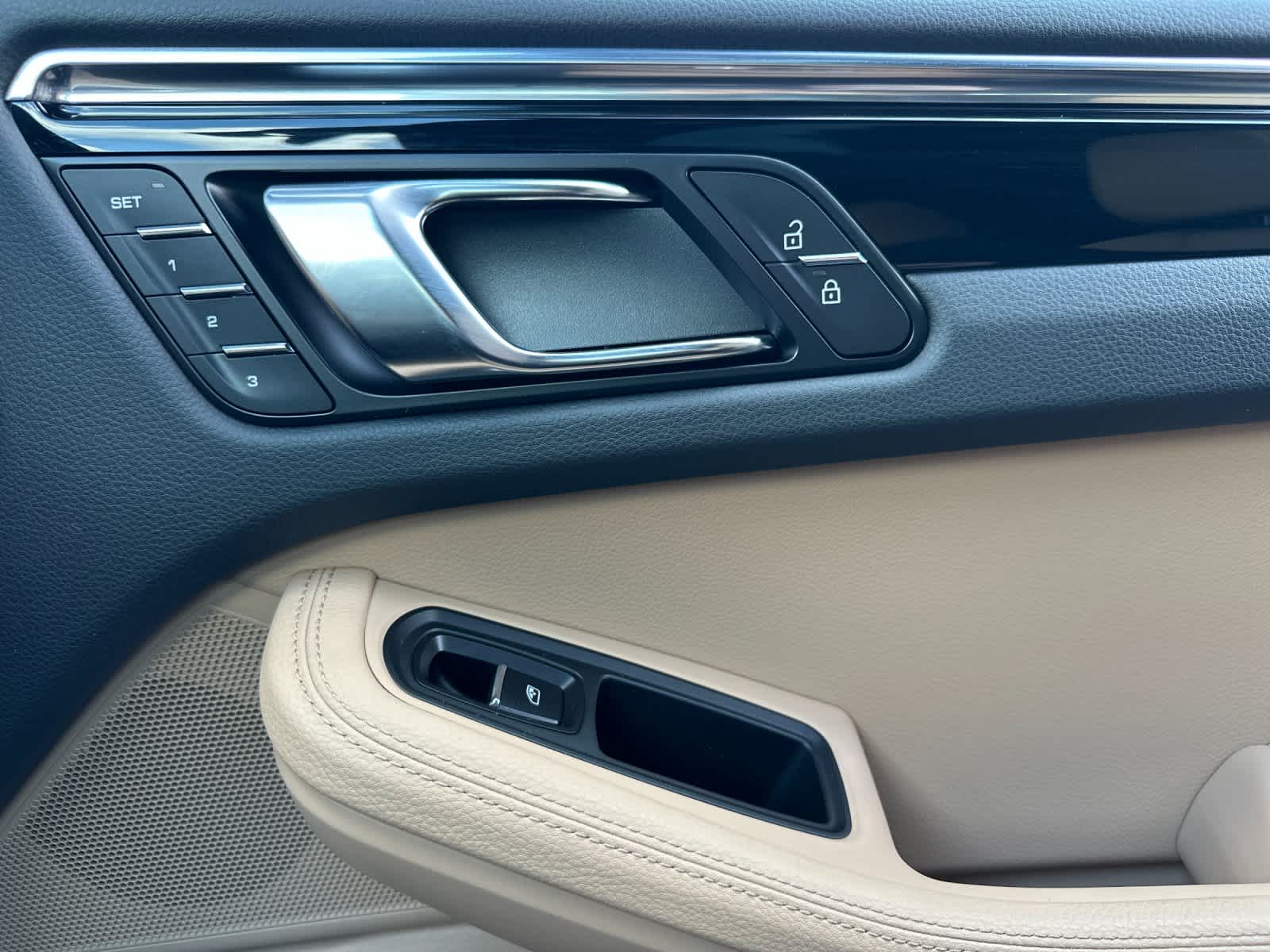 Thumbnail: 2025 Porsche Macan - 19