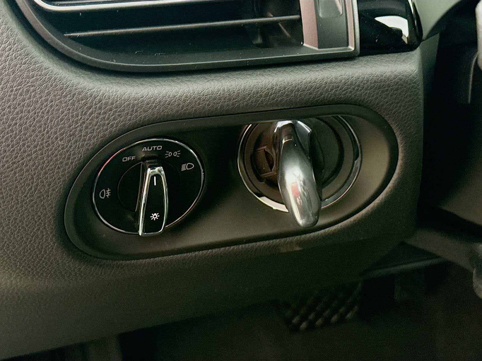 Thumbnail: 2025 Porsche Macan - 11