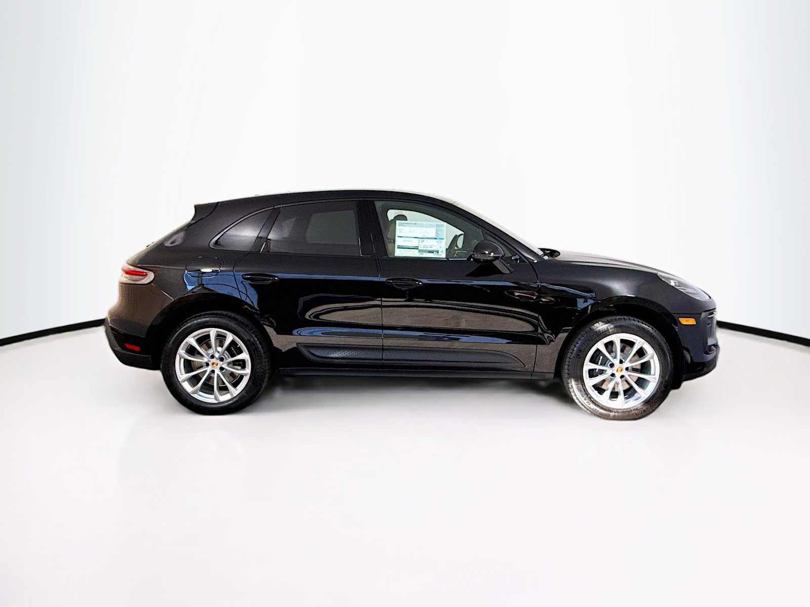 Thumbnail: 2026 Porsche Macan - 8