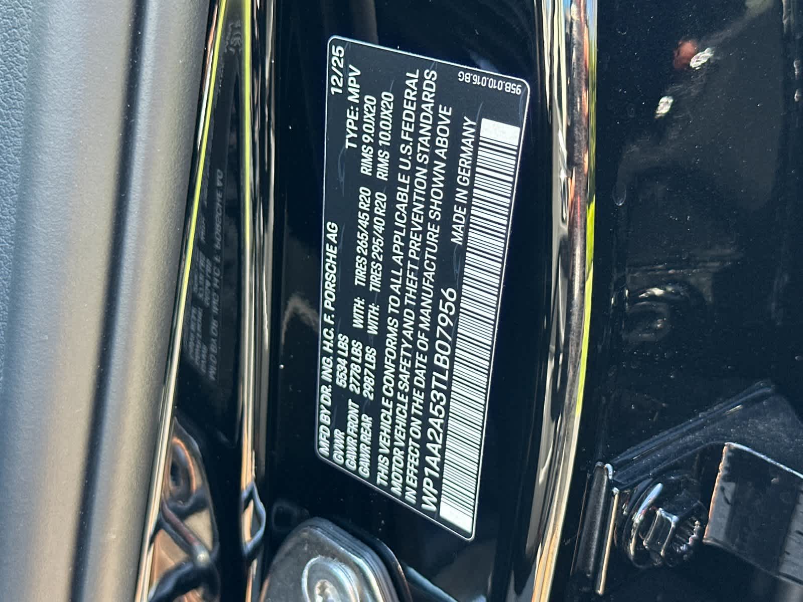 Thumbnail: 2026 Porsche Macan - 32