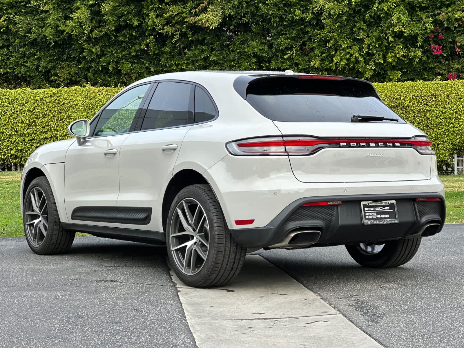 Thumbnail: 2025 Porsche Macan - 3