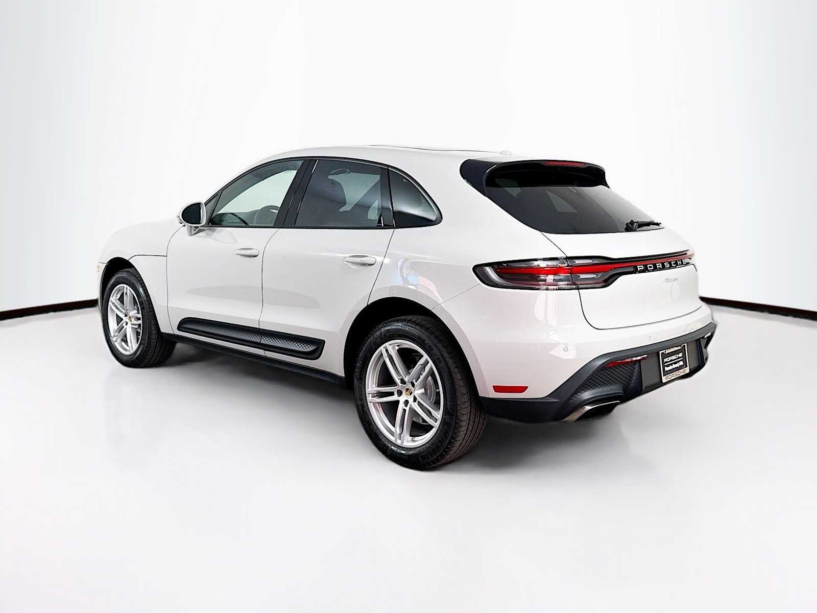 Thumbnail: 2026 Porsche Macan - 3