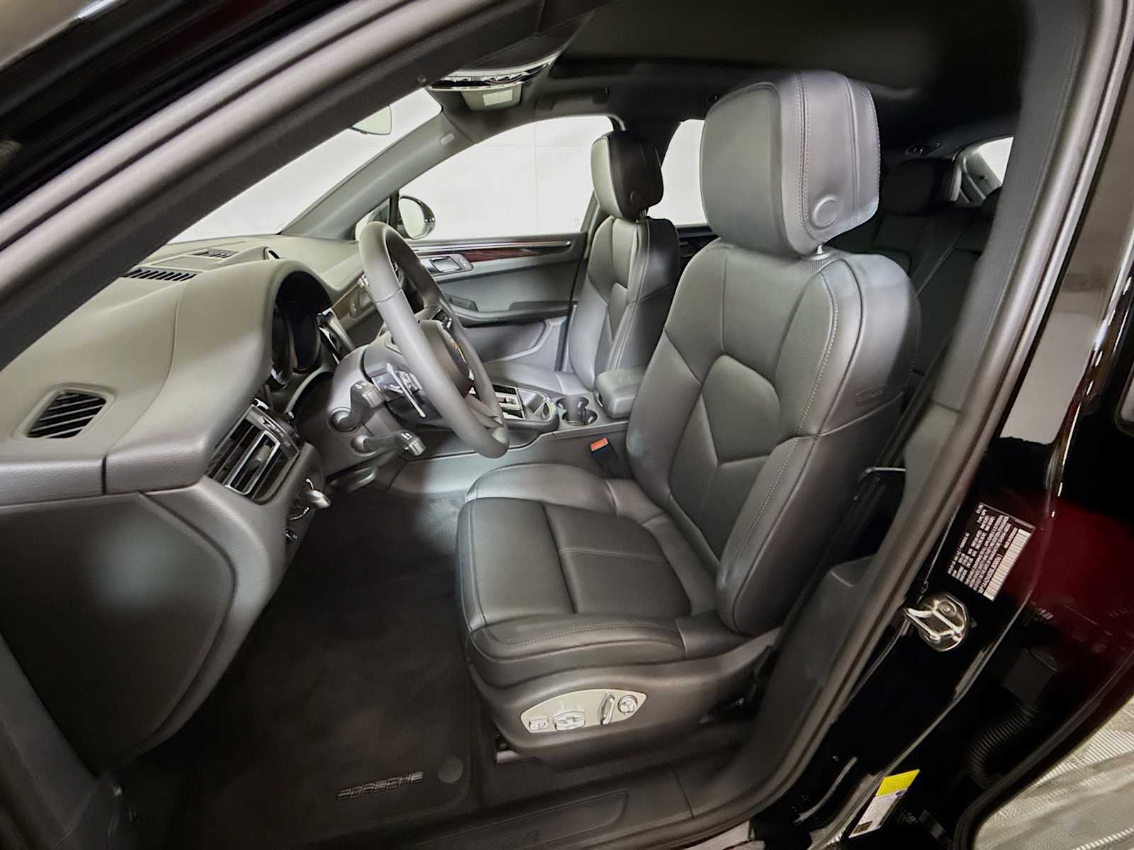 Thumbnail: 2025 Porsche Macan - 5