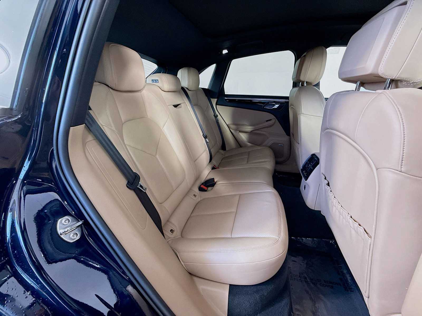 Thumbnail: 2022 Porsche Macan - 21