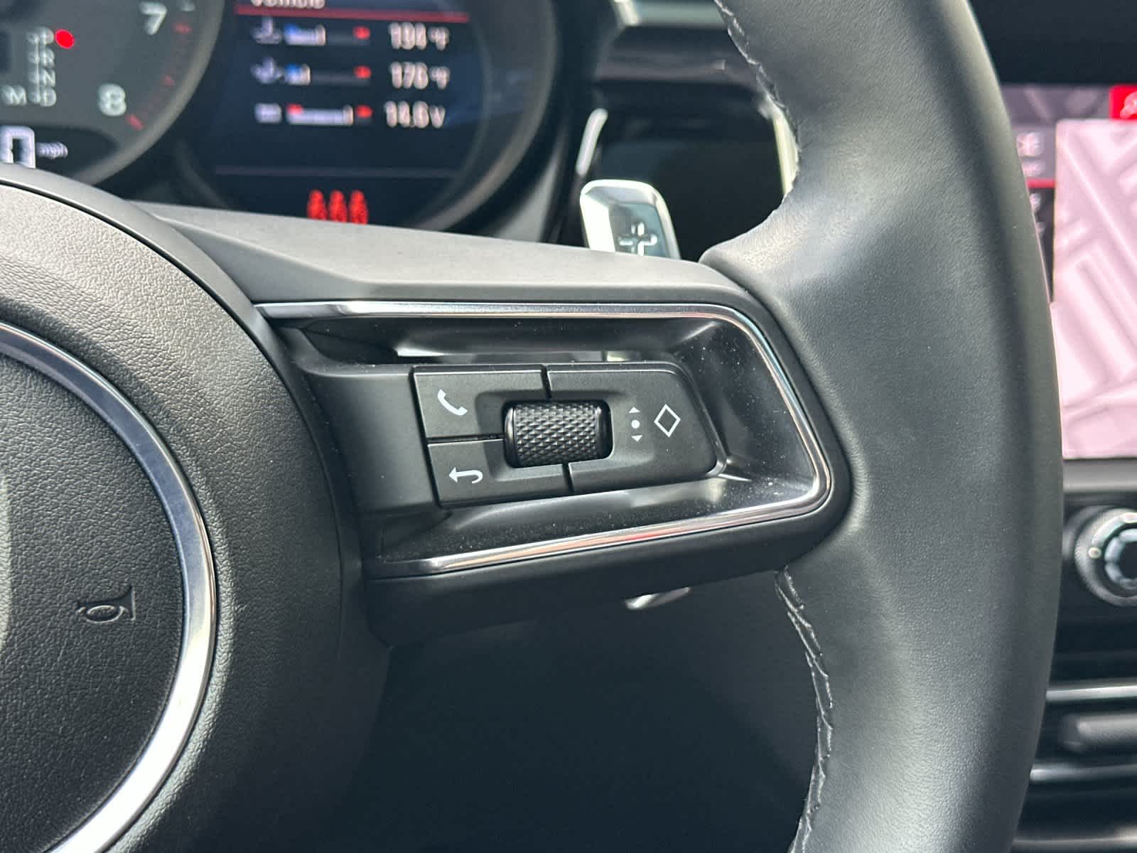 Thumbnail: 2025 Porsche Macan - 27