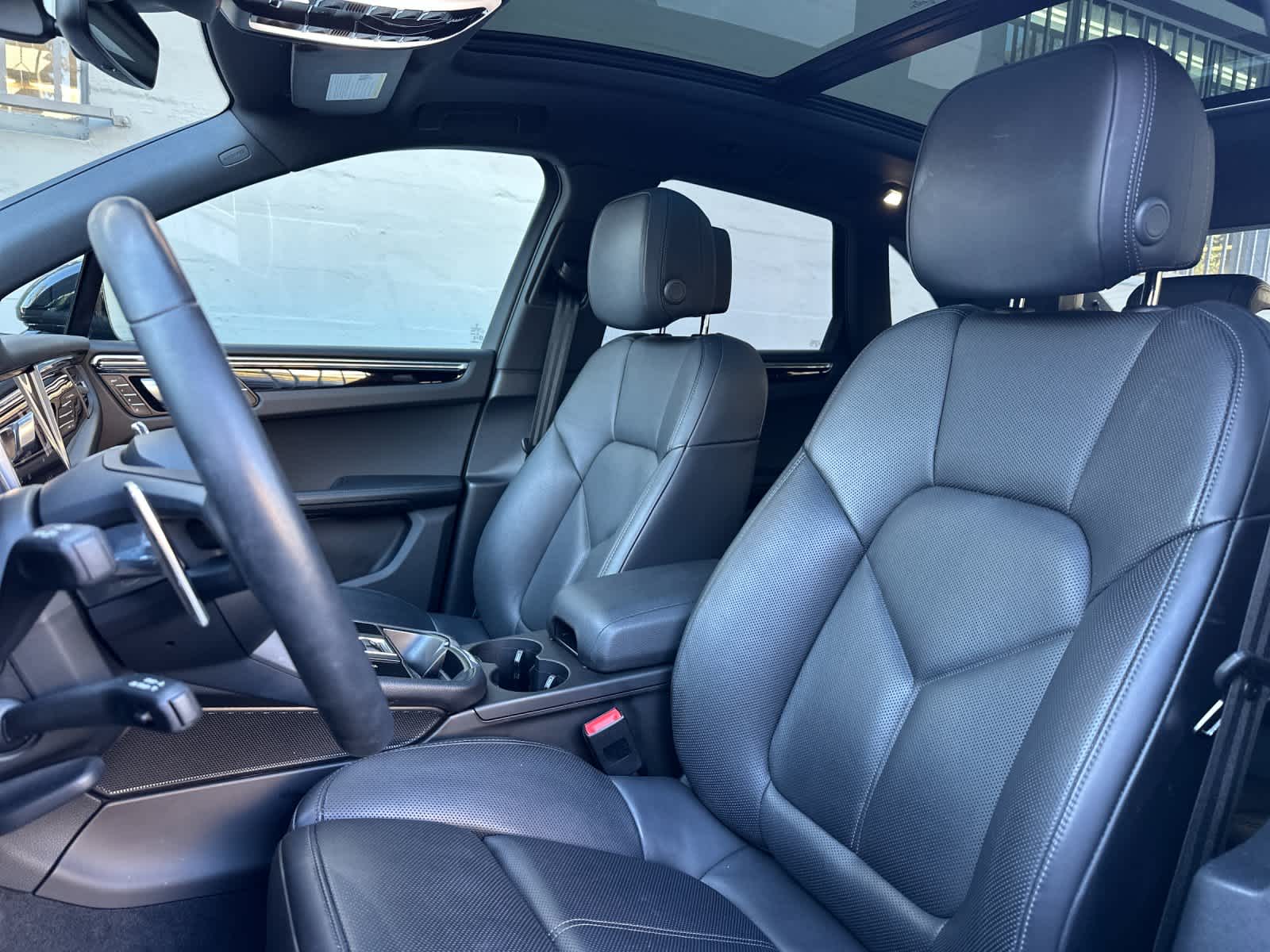 Thumbnail: 2025 Porsche Macan - 5