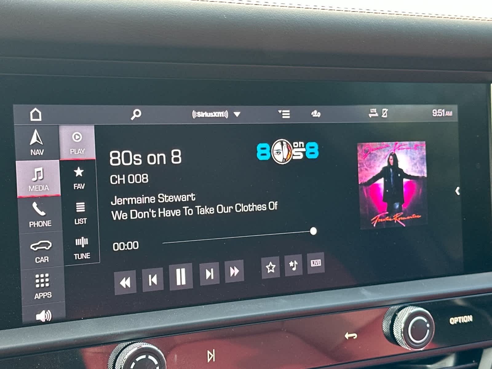 Thumbnail: 2025 Porsche Macan - 21