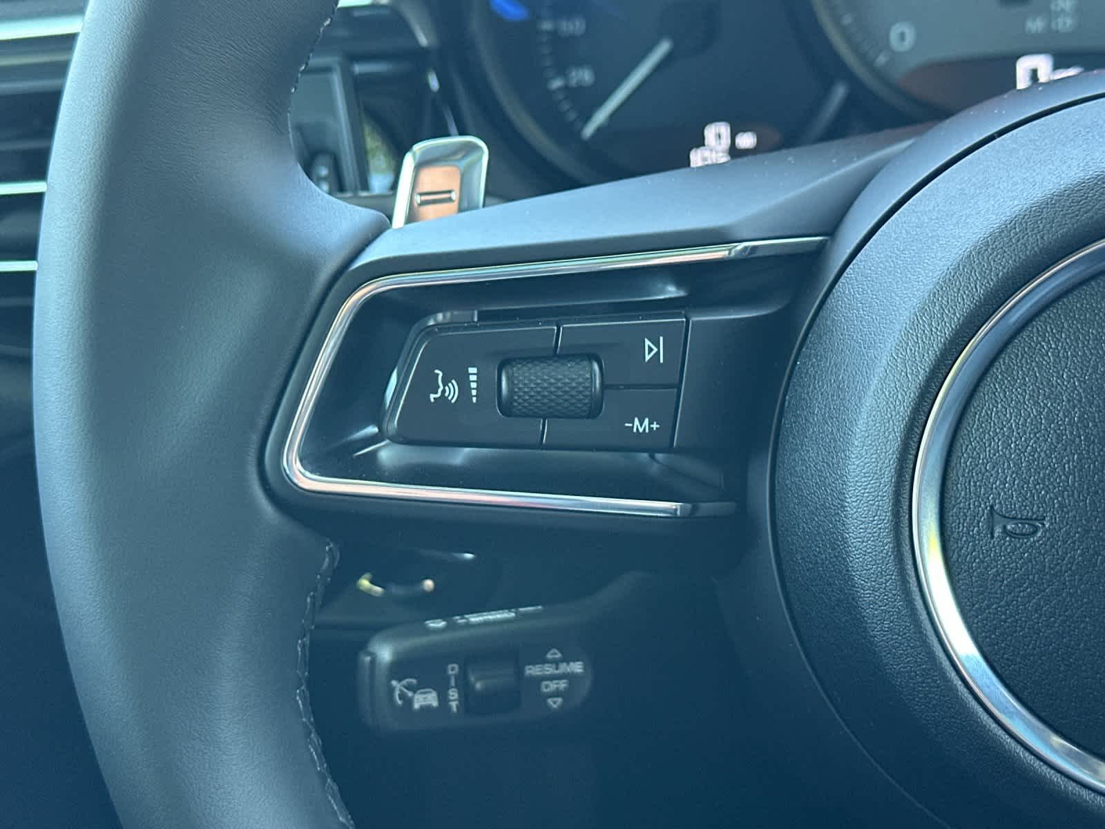 Thumbnail: 2026 Porsche Macan - 27