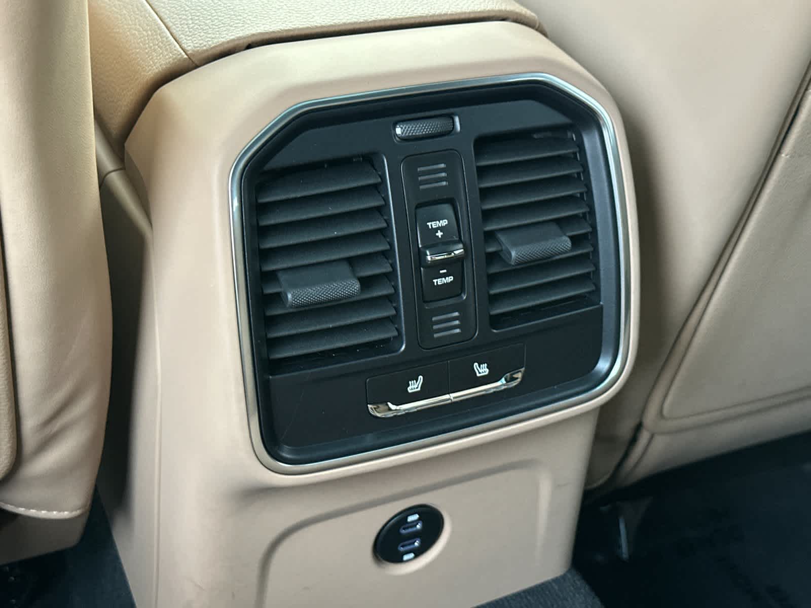 Thumbnail: 2025 Porsche Macan - 14