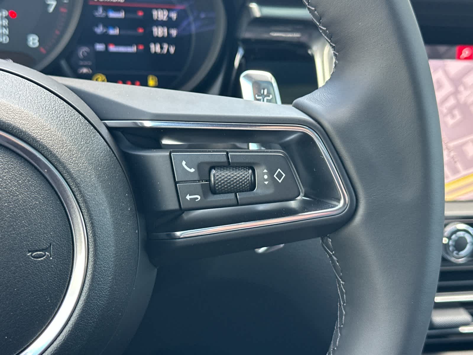 Thumbnail: 2026 Porsche Macan - 27