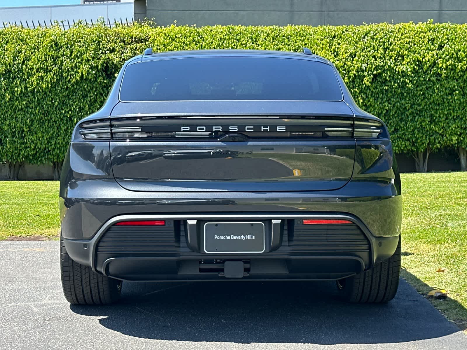 Thumbnail: 2026 Porsche Macan - 7
