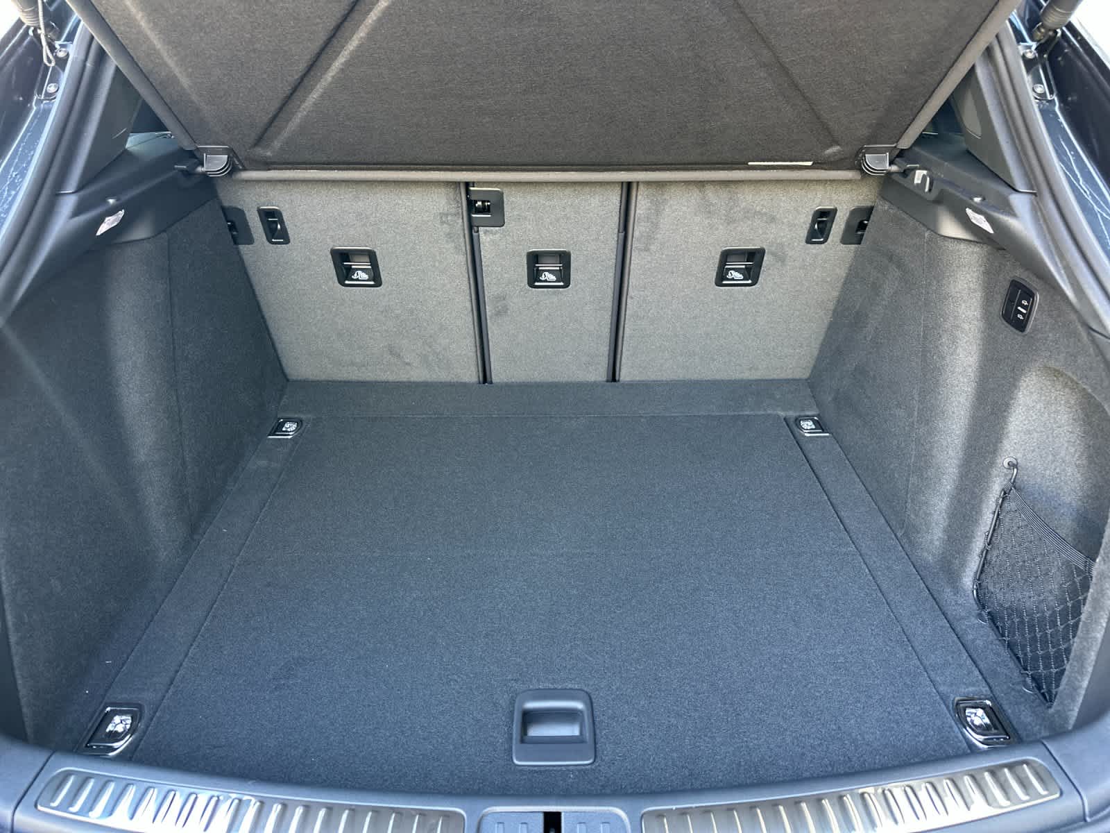 Thumbnail: 2026 Porsche Macan - 16