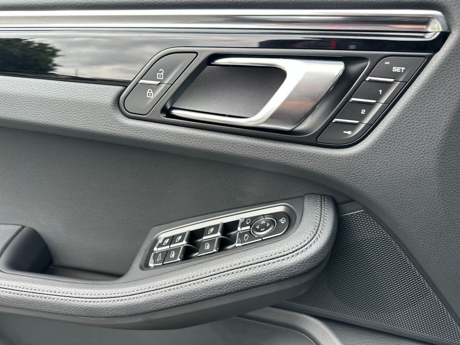 Thumbnail: 2026 Porsche Macan - 12