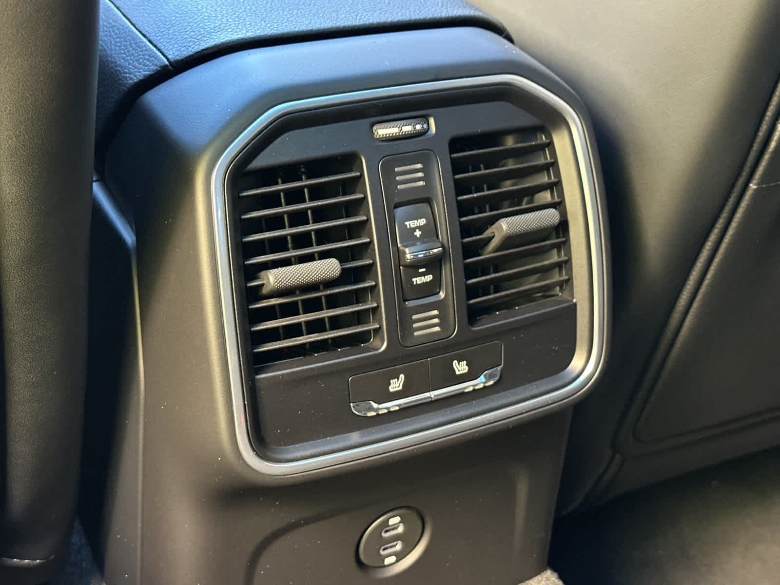 Thumbnail: 2026 Porsche Macan - 14