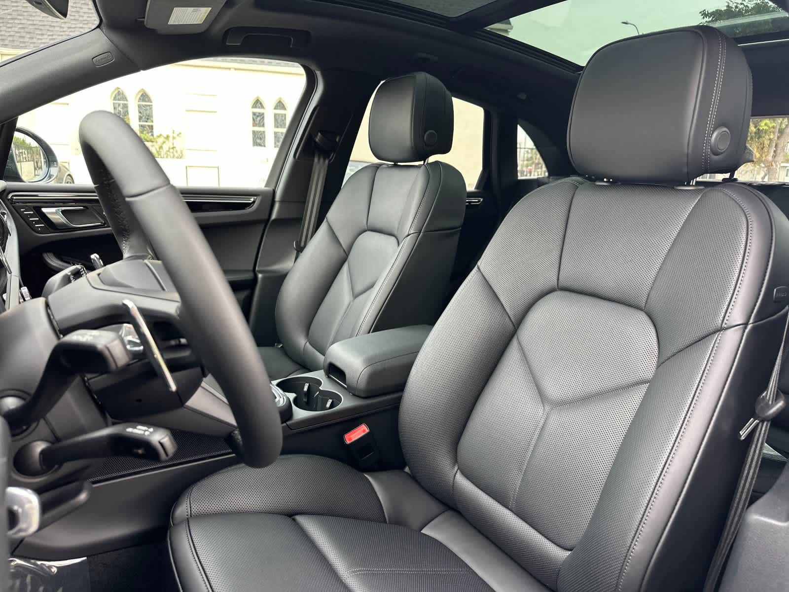 Thumbnail: 2026 Porsche Macan - 5