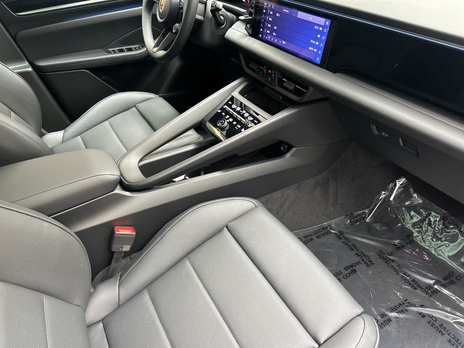 Thumbnail: 2026 Porsche Macan - 17