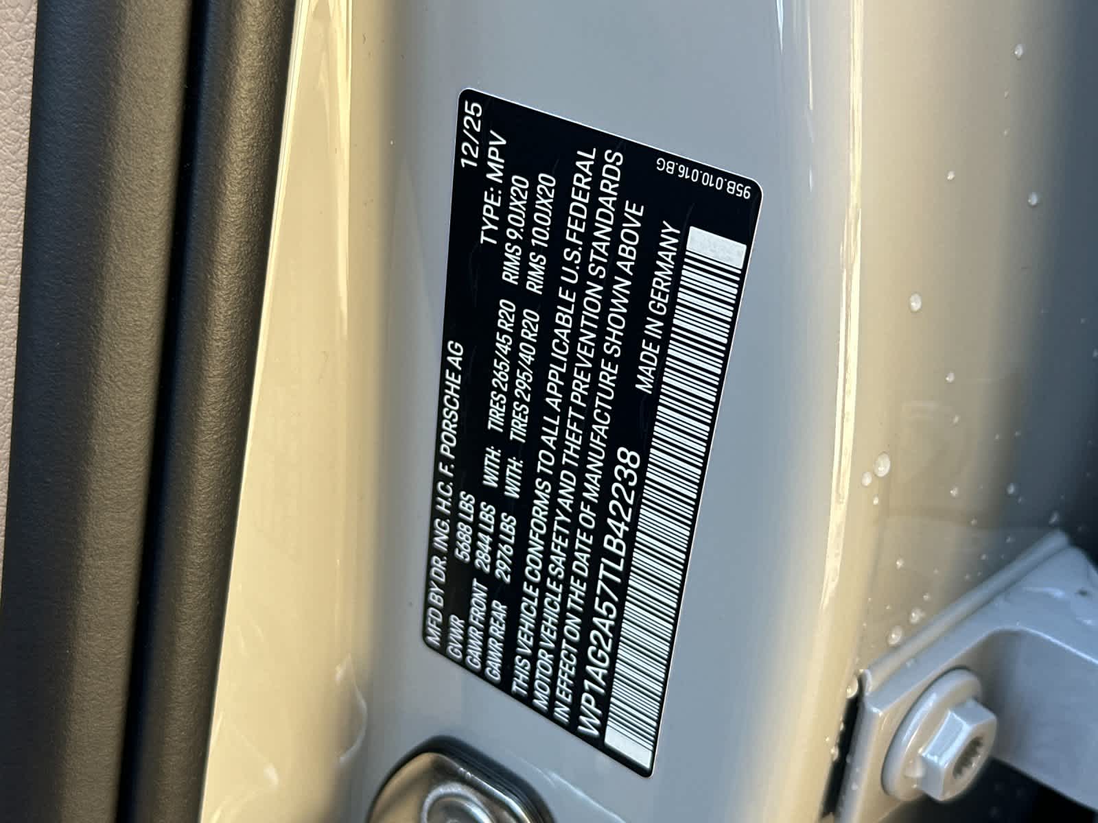 Thumbnail: 2026 Porsche Macan - 33