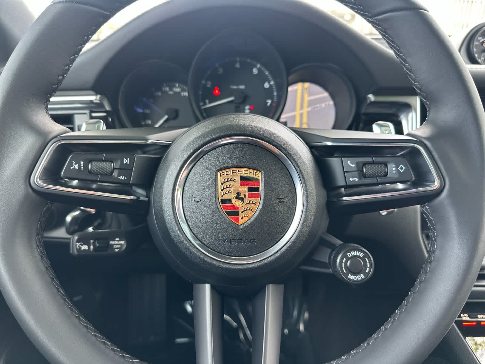 Thumbnail: 2026 Porsche Macan - 26
