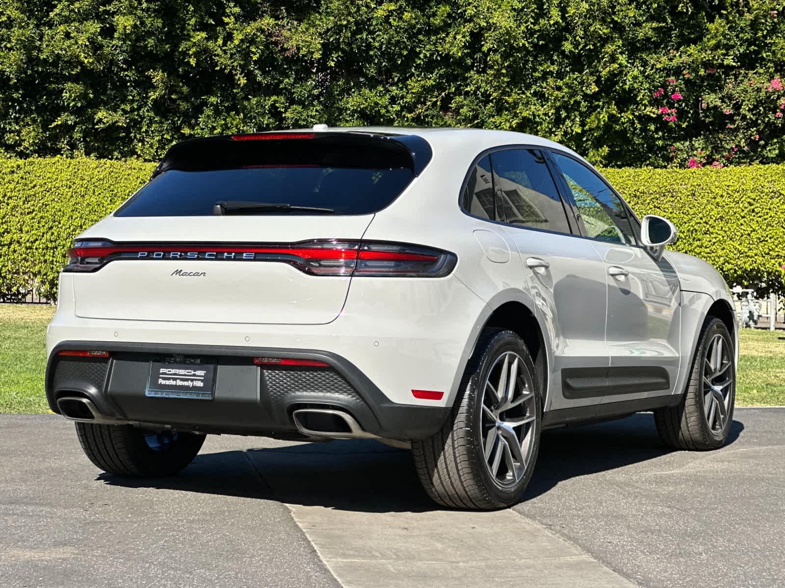 Thumbnail: 2026 Porsche Macan - 8