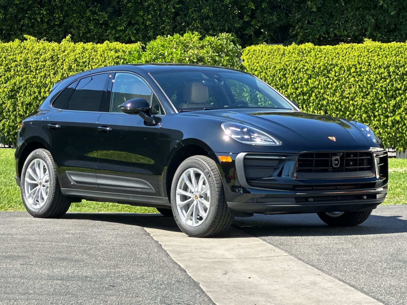 Thumbnail: 2026 Porsche Macan - 10