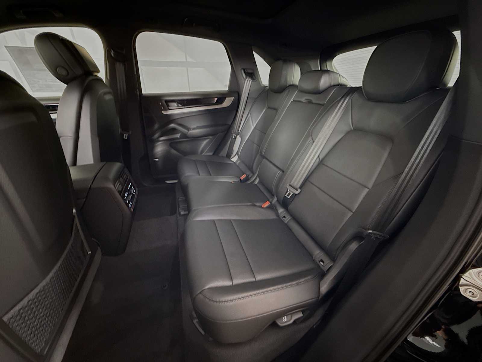 Thumbnail: 2026 Porsche Cayenne - 17