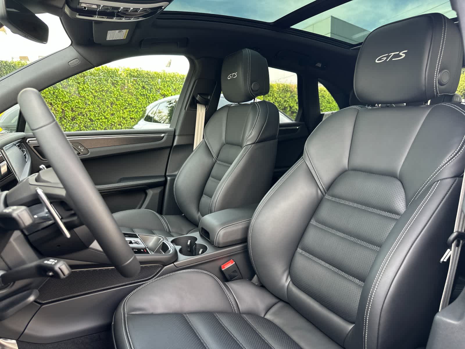 Thumbnail: 2026 Porsche Macan - 5