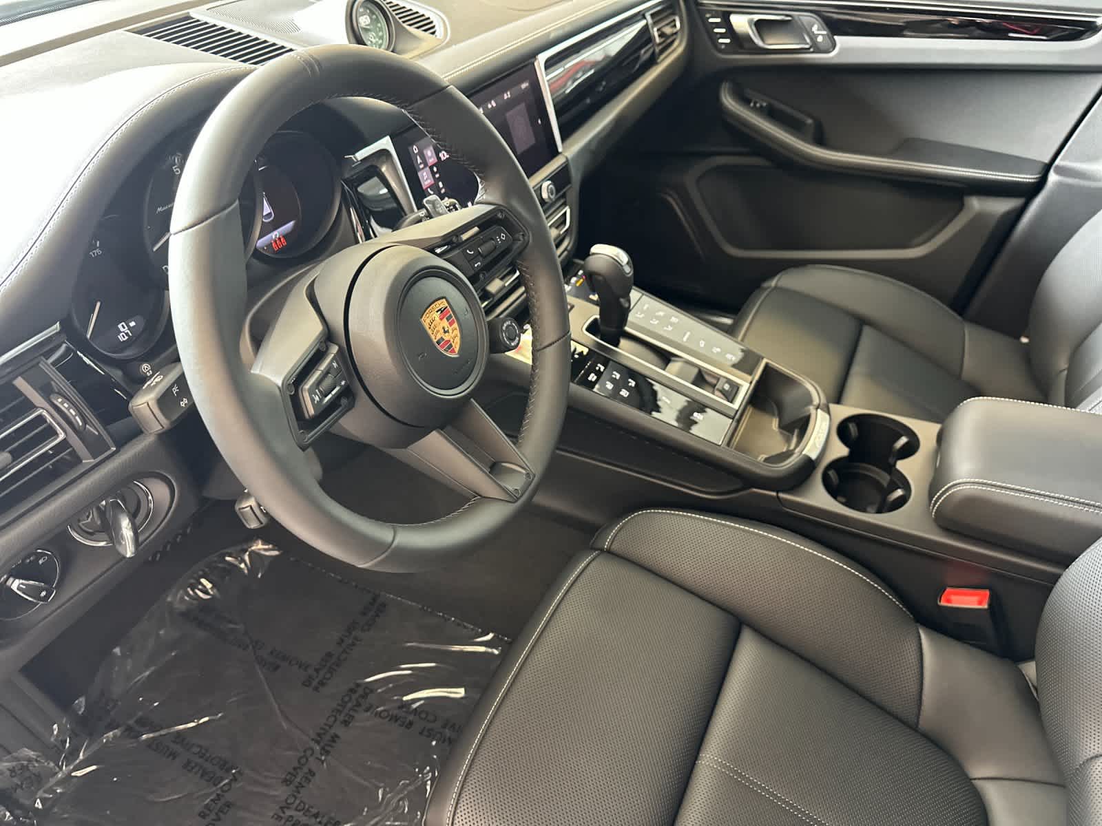 Thumbnail: 2026 Porsche Macan - 4