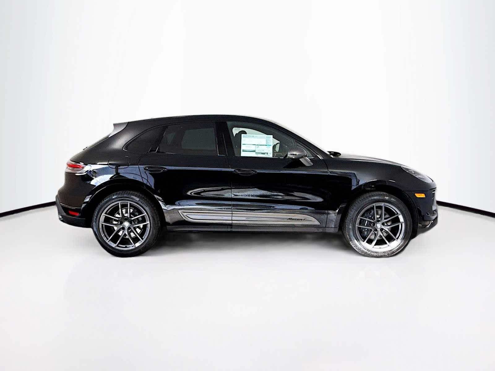 Thumbnail: 2026 Porsche Macan - 8