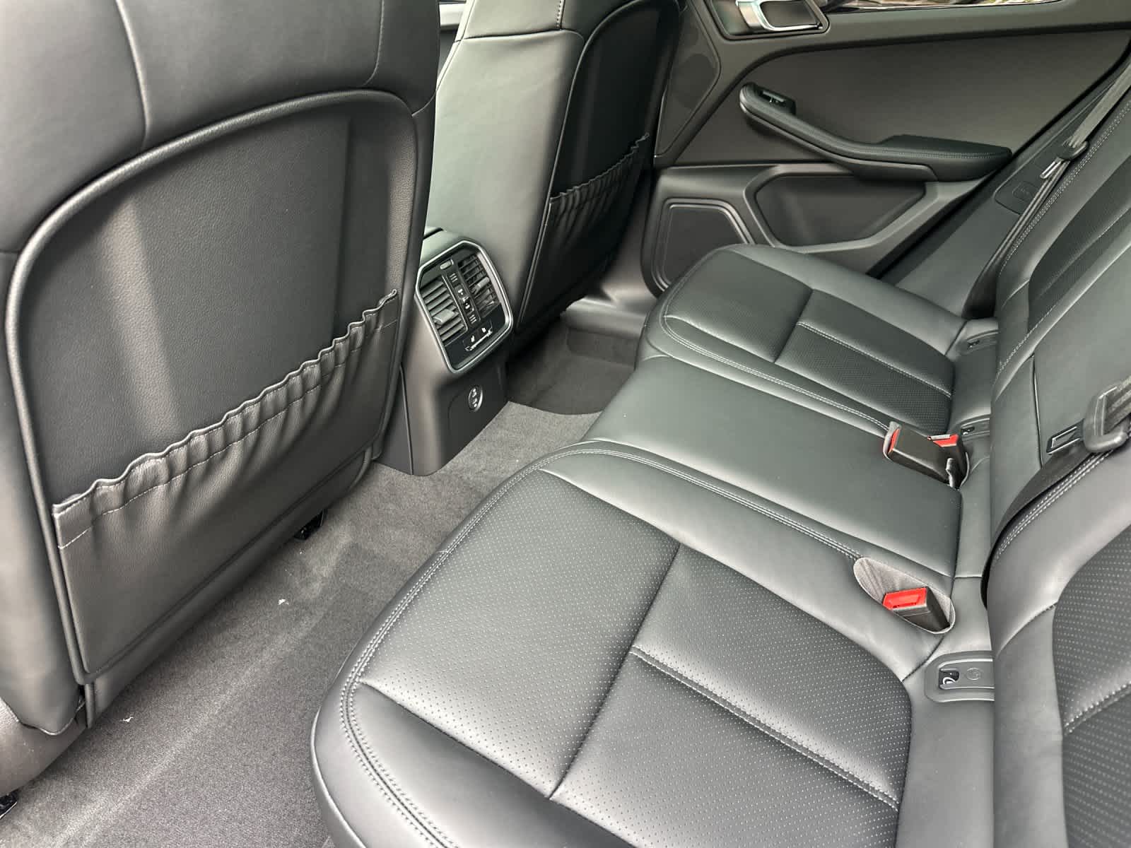 Thumbnail: 2026 Porsche Macan - 13