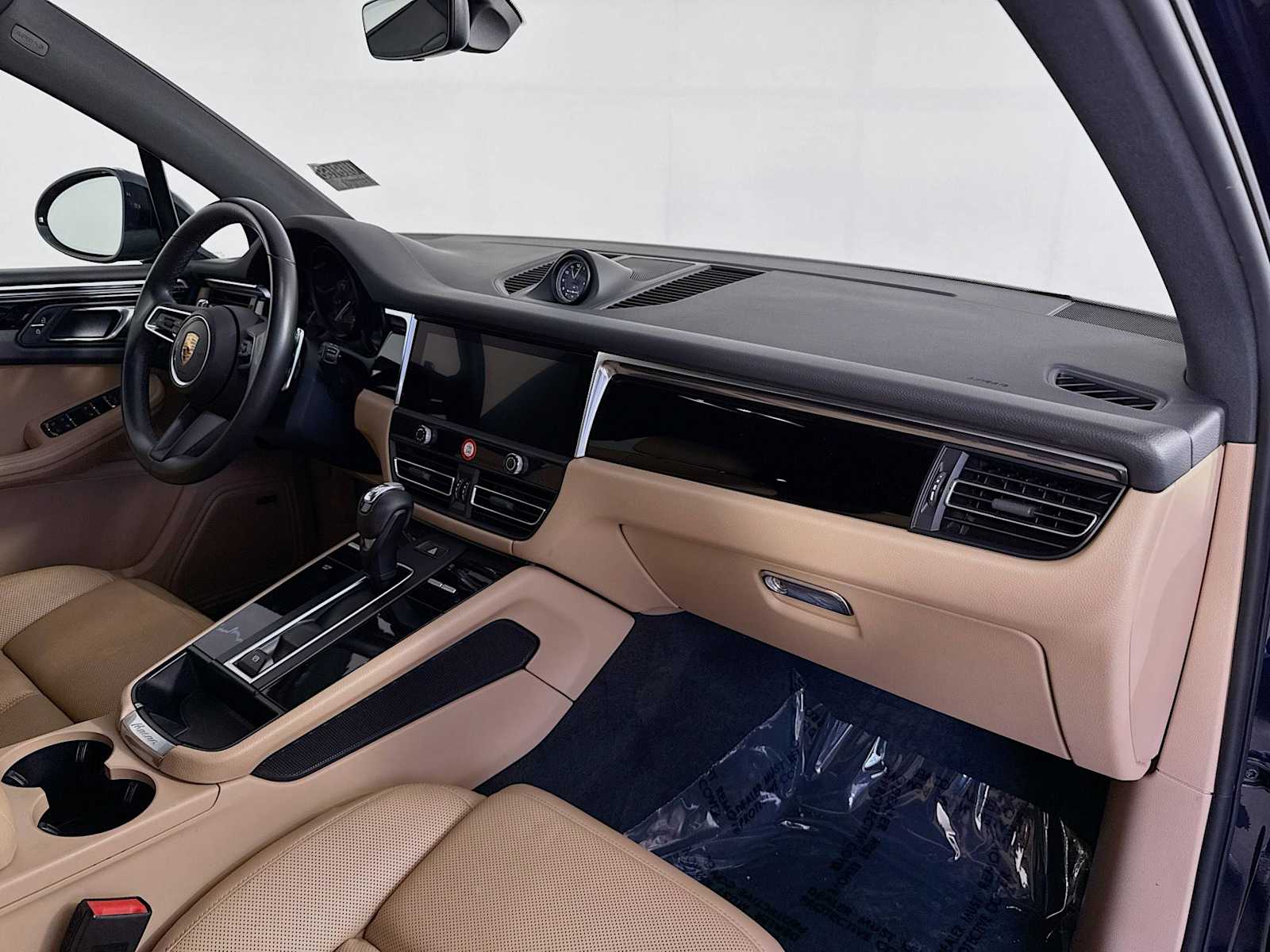 Thumbnail: 2022 Porsche Macan - 23