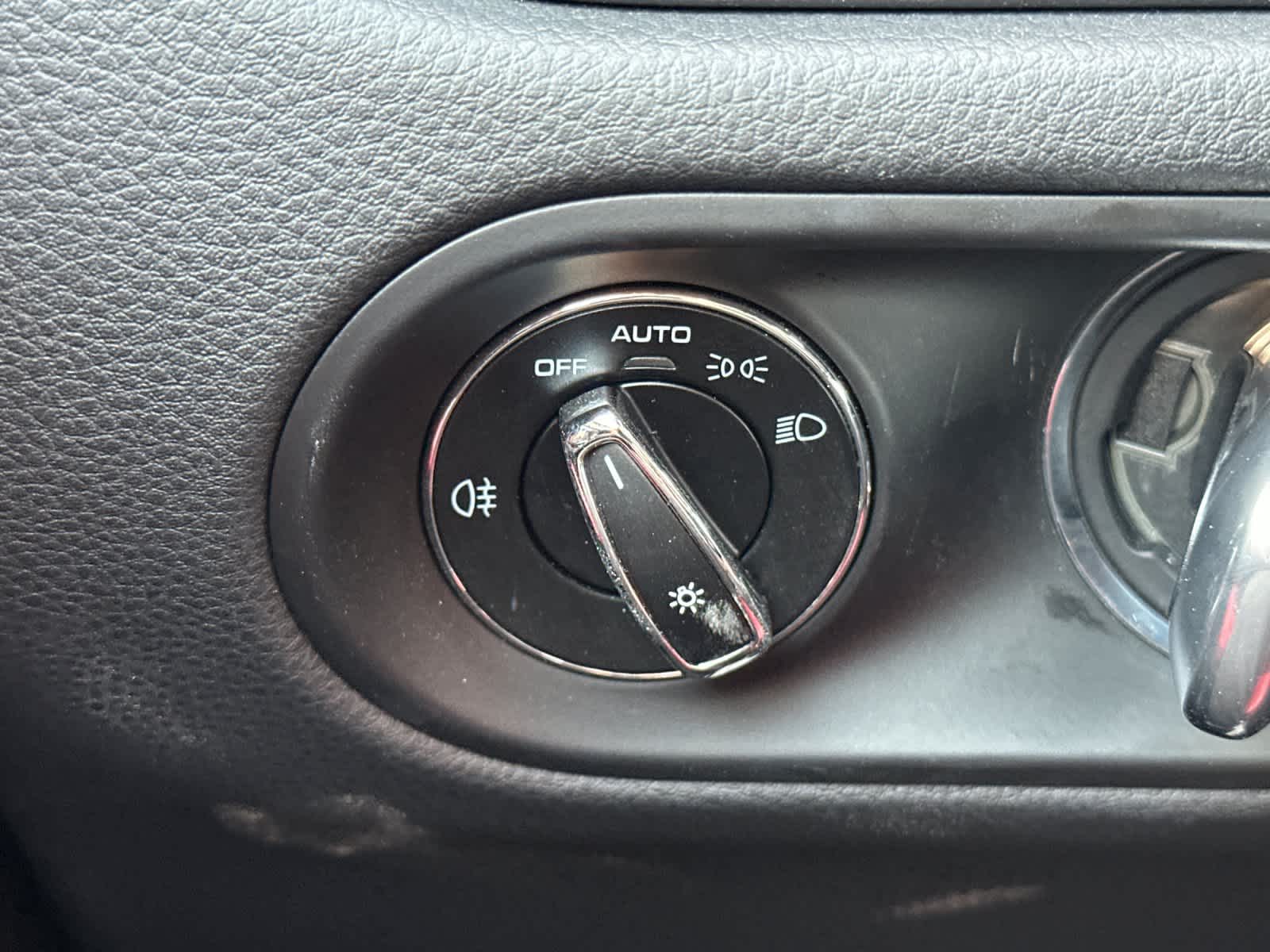 Thumbnail: 2025 Porsche Macan - 31