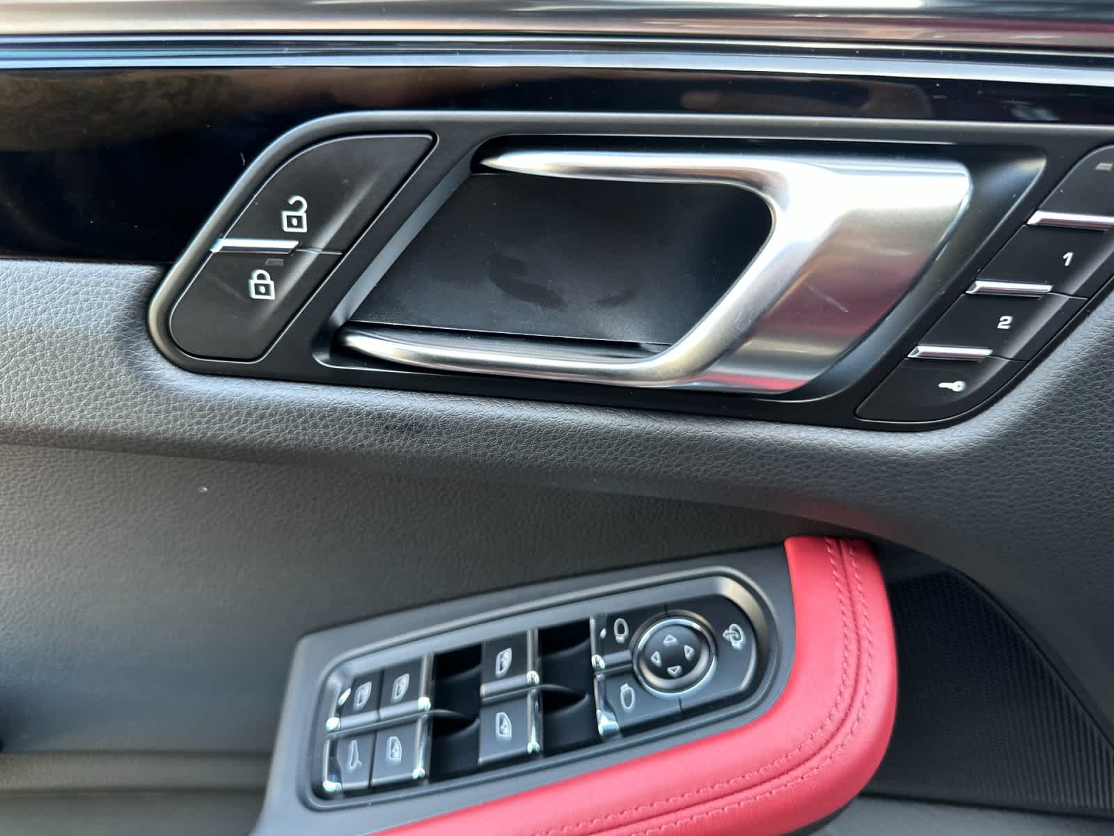 Thumbnail: 2026 Porsche Macan - 12