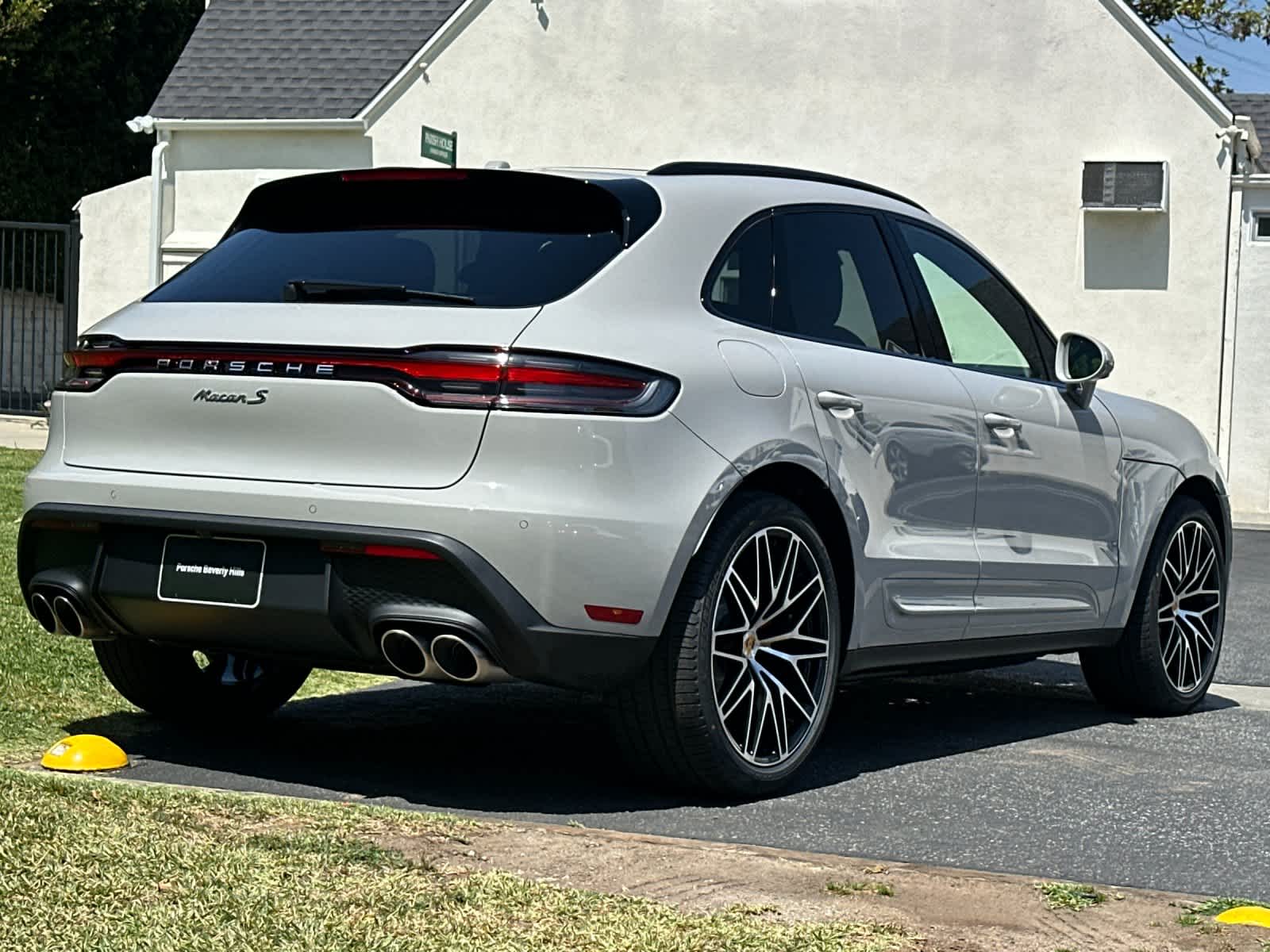 Thumbnail: 2026 Porsche Macan - 8