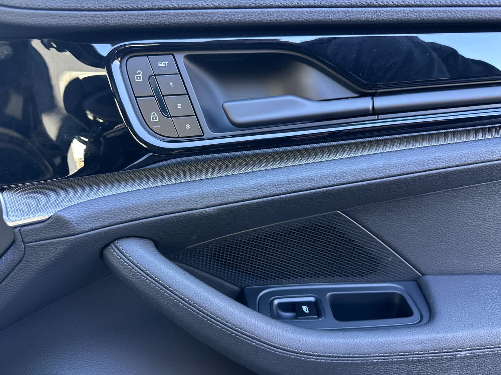 Thumbnail: 2026 Porsche Panamera - 19