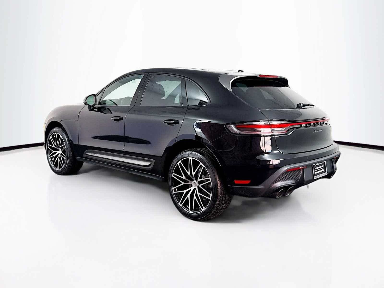 Thumbnail: 2026 Porsche Macan - 3