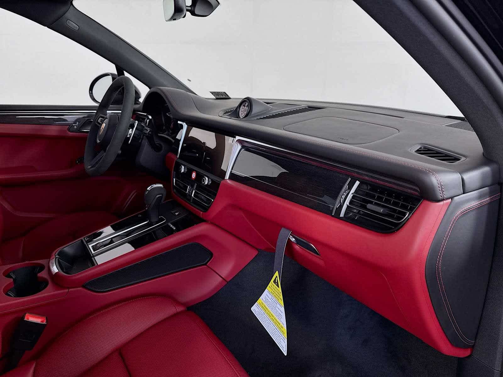 Thumbnail: 2025 Porsche Macan - 22