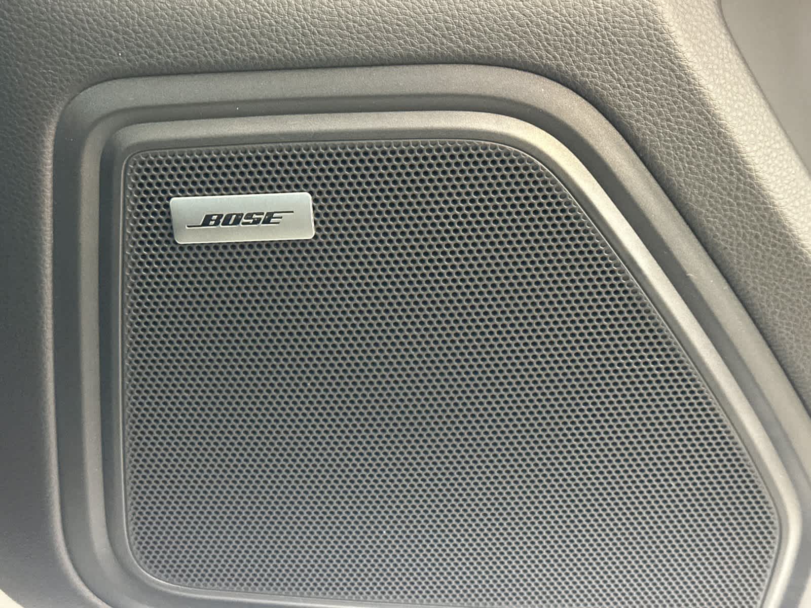 Thumbnail: 2026 Porsche Macan - 20