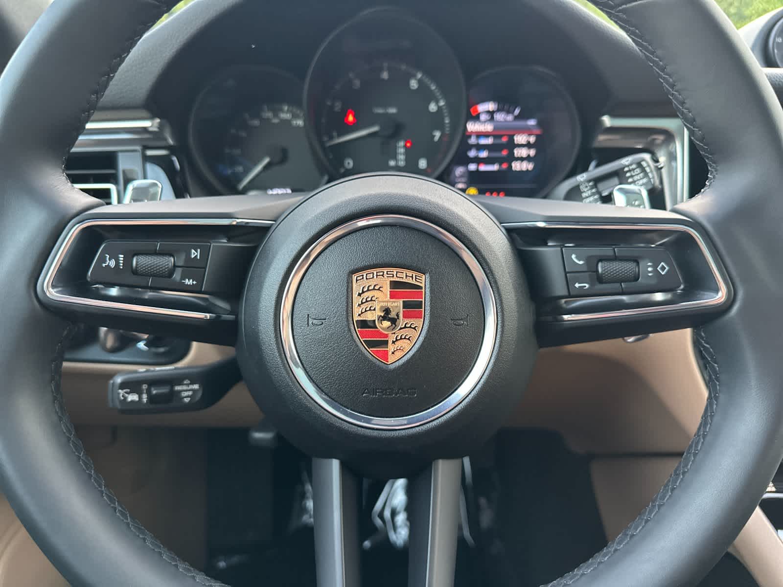 Thumbnail: 2025 Porsche Macan - 25