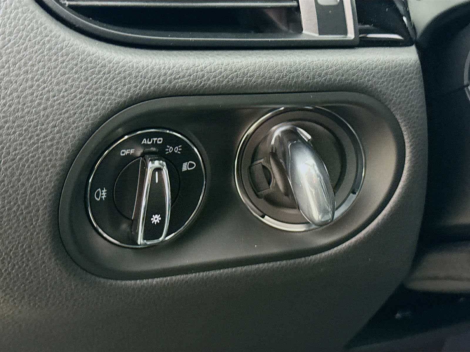 Thumbnail: 2025 Porsche Macan - 11