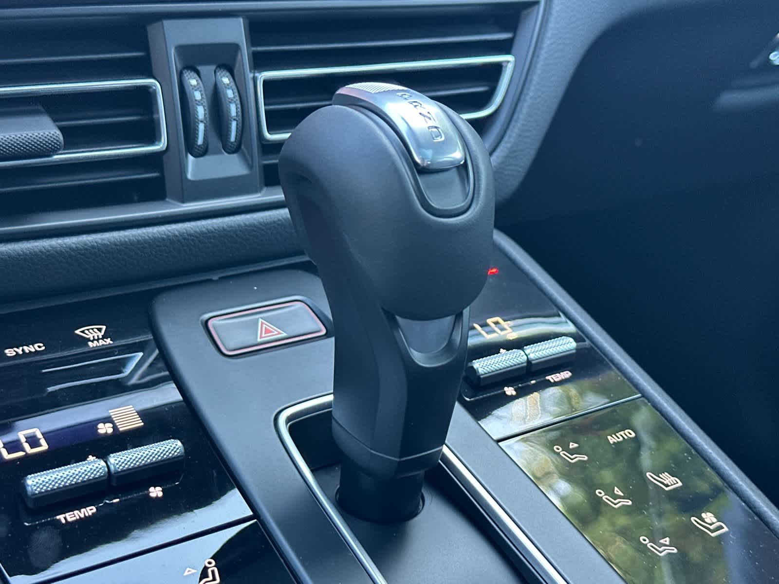 Thumbnail: 2026 Porsche Macan - 25